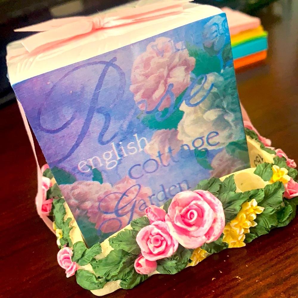 Vintage Ceramic Floral Post It Holder- BRAND NEW with packet of post it notes